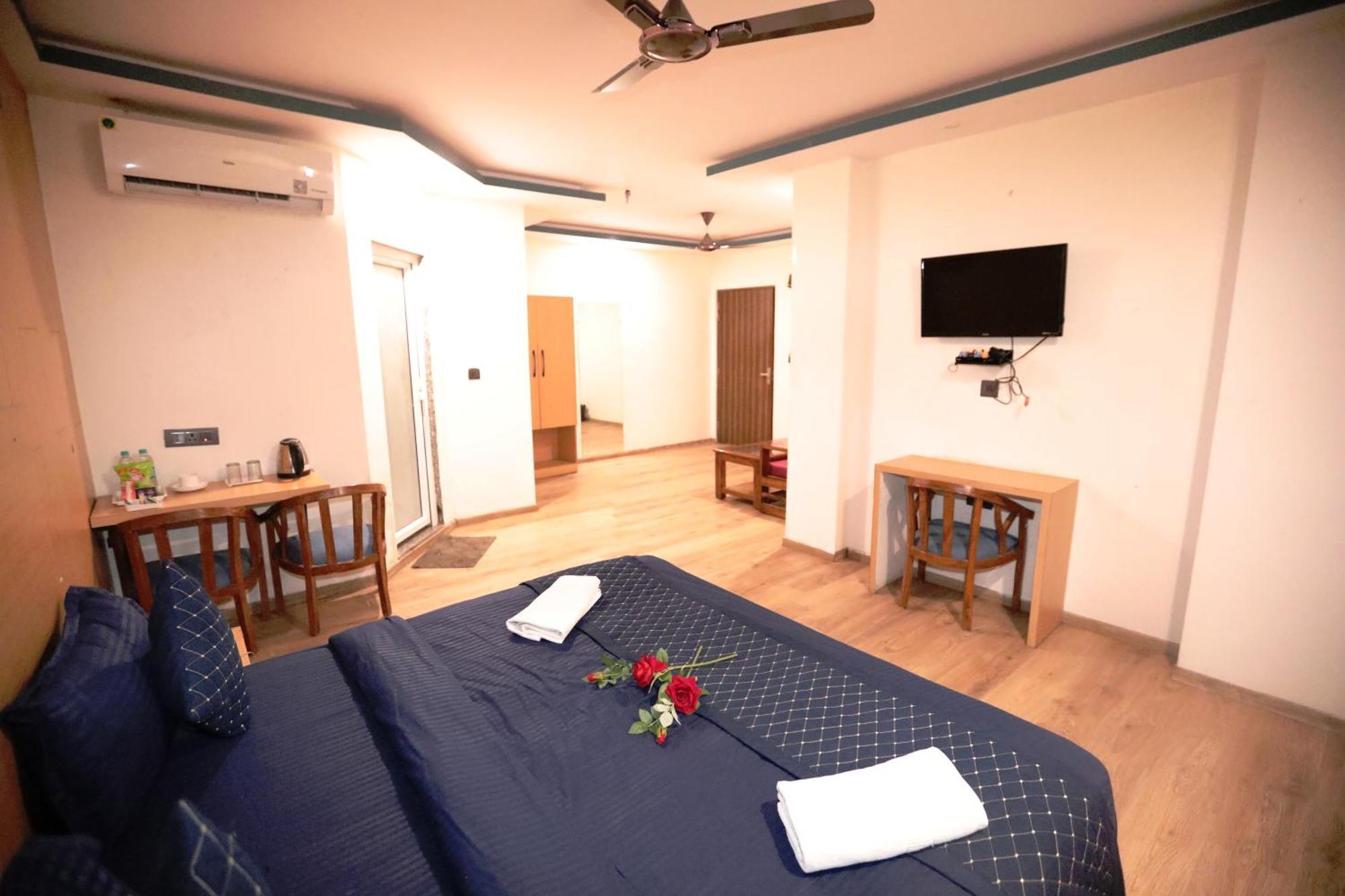 Hotel Noida Grand Sec 58 Exterior foto